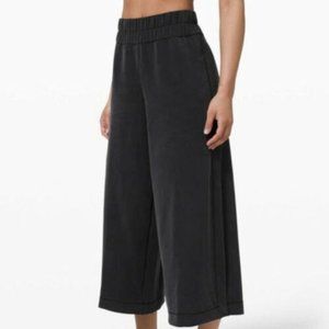Lululemon Seek Softness Mid Rise Crop Black